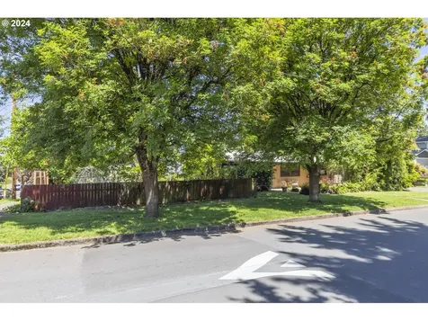 6611 Ne Davis Street Portland OR 97213