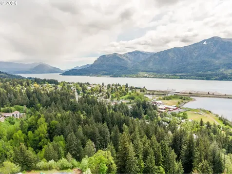 909 Nw Nicklaus Court Stevenson WA 98648