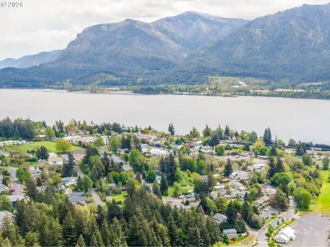909 Nw Nicklaus Court Stevenson WA 98648