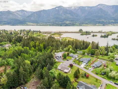 909 Nw Nicklaus Court Stevenson WA 98648