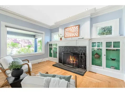 3245 E Burnside Street Portland OR 97214