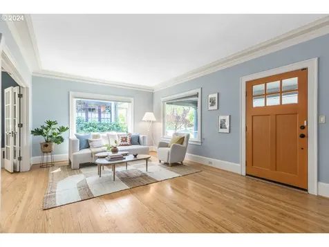 3245 E Burnside Street Portland OR 97214