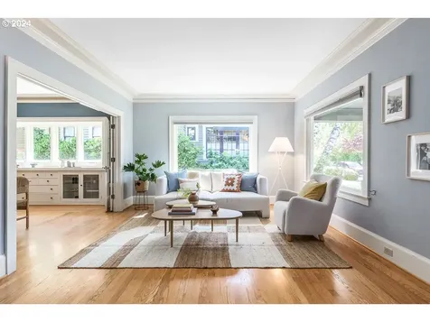 3245 E Burnside Street Portland OR 97214