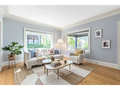 3245 E Burnside Street Portland OR 97214