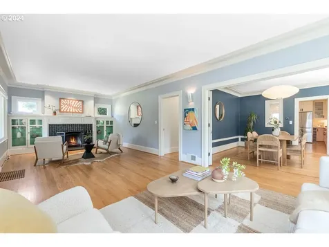 3245 E Burnside Street Portland OR 97214