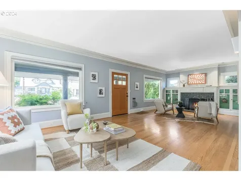 3245 E Burnside Street Portland OR 97214