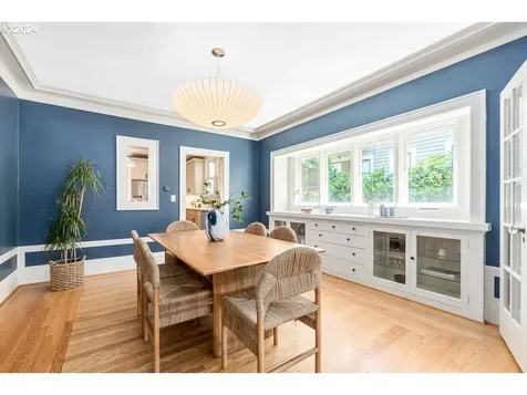 3245 E Burnside Street Portland OR 97214