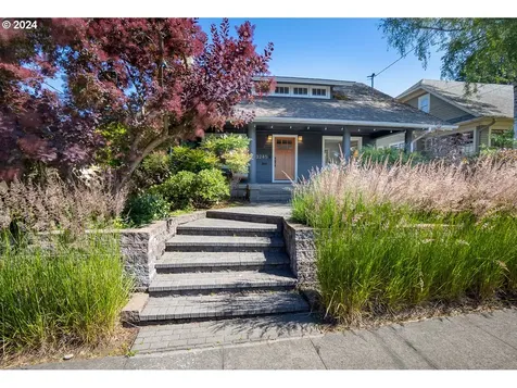 3245 E Burnside Street Portland OR 97214