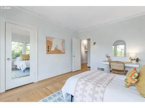3245 E Burnside Street Portland OR 97214