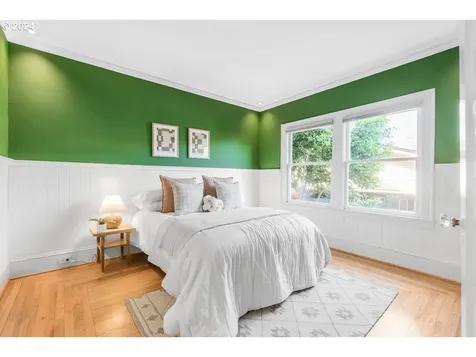 3245 E Burnside Street Portland OR 97214