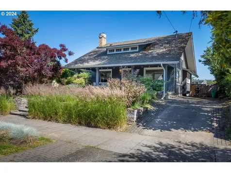 3245 E Burnside Street Portland OR 97214