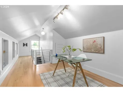 3245 E Burnside Street Portland OR 97214