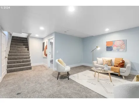 3245 E Burnside Street Portland OR 97214