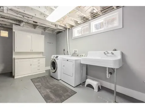 3245 E Burnside Street Portland OR 97214
