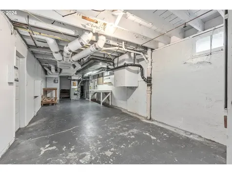 3245 E Burnside Street Portland OR 97214
