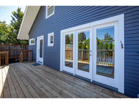 3245 E Burnside Street Portland OR 97214