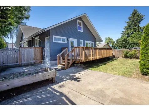 3245 E Burnside Street Portland OR 97214