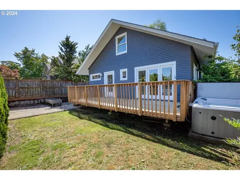 3245 E Burnside Street Portland OR 97214