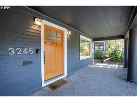 3245 E Burnside Street Portland OR 97214