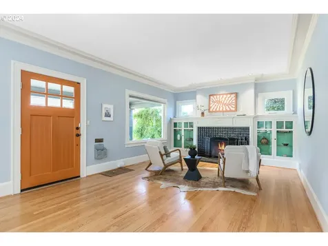 3245 E Burnside Street Portland OR 97214