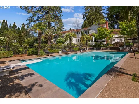 1128 S Military Road Portland OR 97219