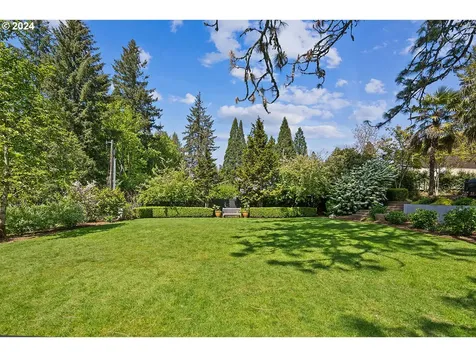 1128 S Military Road Portland OR 97219