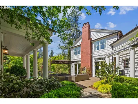 1128 S Military Road Portland OR 97219