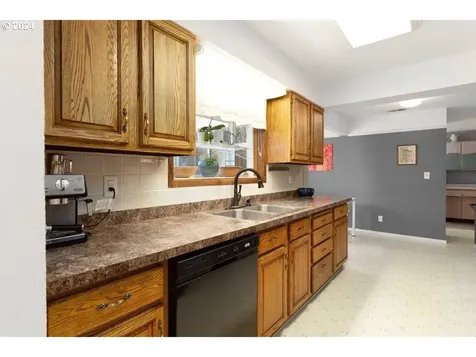 839 W Luellen Drive Roseburg OR 97471