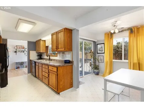 839 W Luellen Drive Roseburg OR 97471