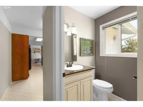 839 W Luellen Drive Roseburg OR 97471