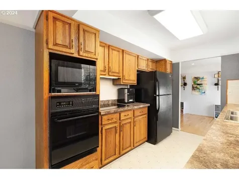 839 W Luellen Drive Roseburg OR 97471