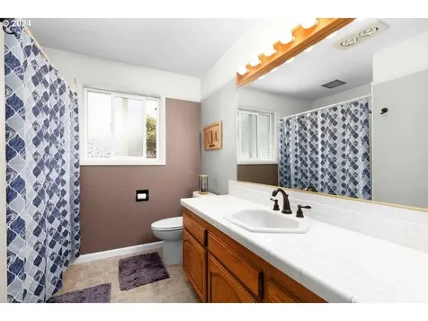 839 W Luellen Drive Roseburg OR 97471