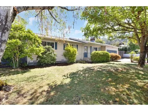 839 W Luellen Drive Roseburg OR 97471