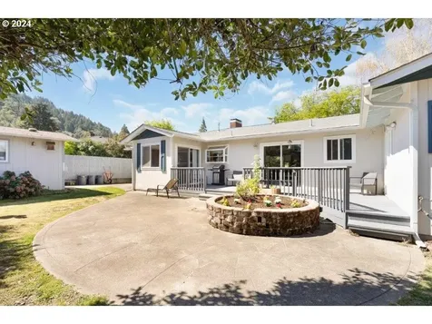 839 W Luellen Drive Roseburg OR 97471