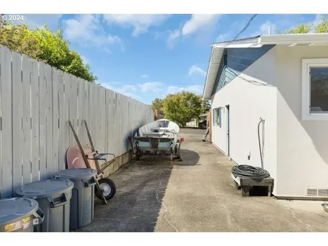 839 W Luellen Drive Roseburg OR 97471