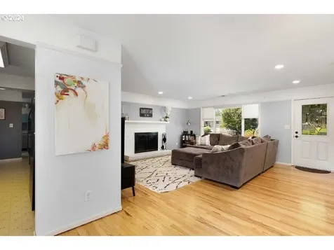 839 W Luellen Drive Roseburg OR 97471