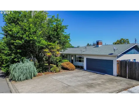 839 W Luellen Drive Roseburg OR 97471
