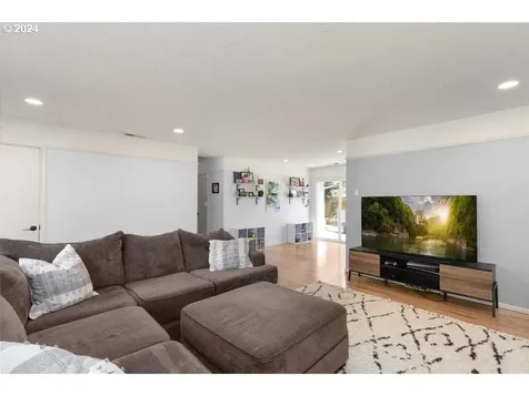 839 W Luellen Drive Roseburg OR 97471