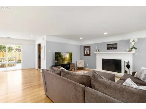 839 W Luellen Drive Roseburg OR 97471