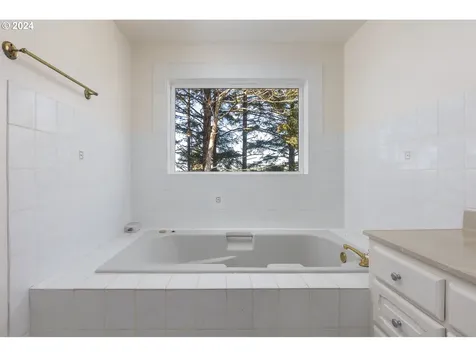 14075 Nw Alika Drive Seal Rock OR 97376