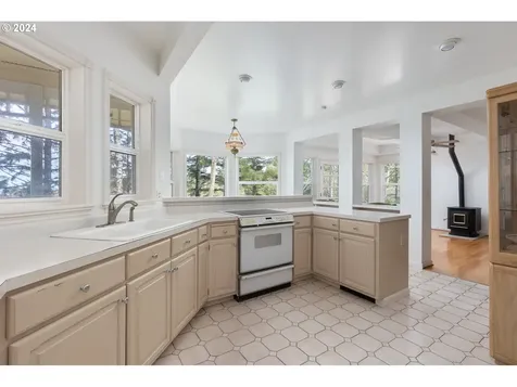 14075 Nw Alika Drive Seal Rock OR 97376