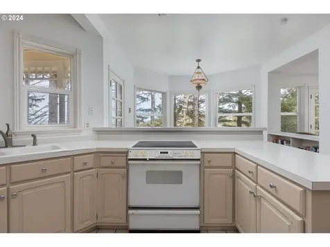14075 Nw Alika Drive Seal Rock OR 97376