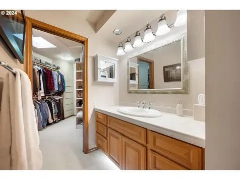 21797 SW Oak Hill Lane Tualatin OR 97062
