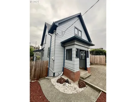2563 Sheridan Avenue North Bend OR 97459