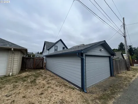 2563 Sheridan Avenue North Bend OR 97459