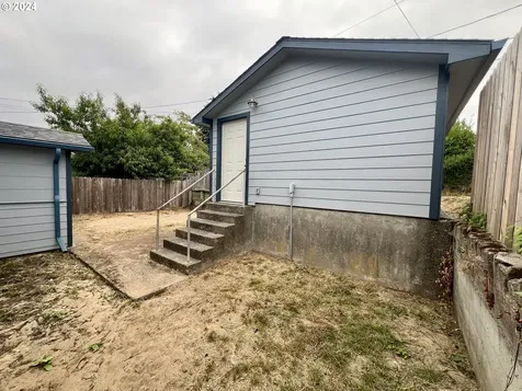 2563 Sheridan Avenue North Bend OR 97459