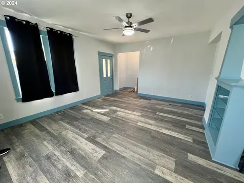 2563 Sheridan Avenue North Bend OR 97459