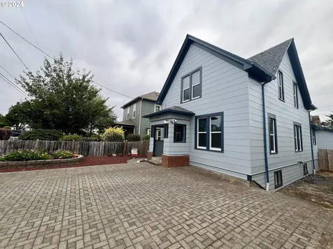 2563 Sheridan Avenue North Bend OR 97459