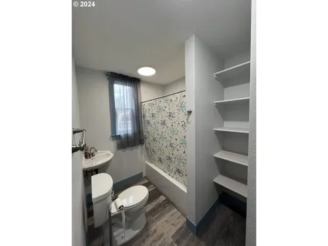 2563 Sheridan Avenue North Bend OR 97459