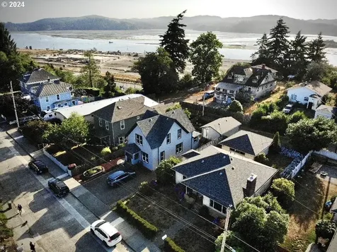 2563 Sheridan Avenue North Bend OR 97459
